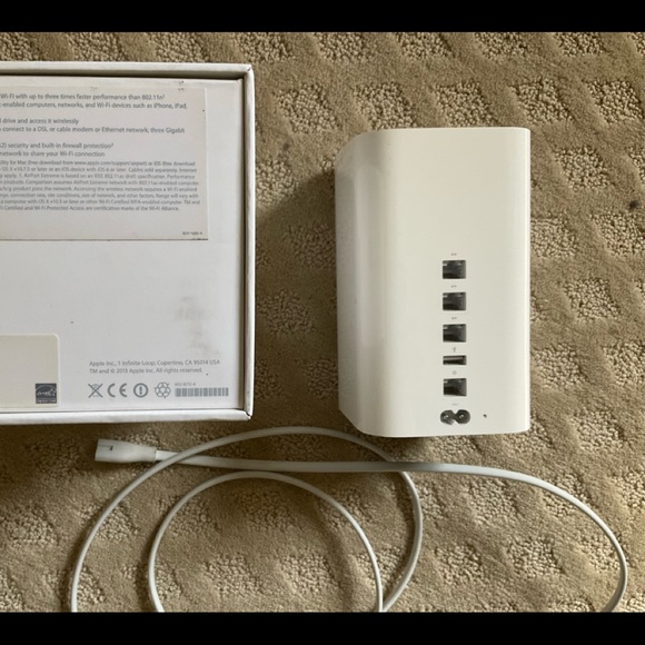 Apple AirPort Extreme Wifi Router, excellent condition, original box, cord - Picture 5 of 7